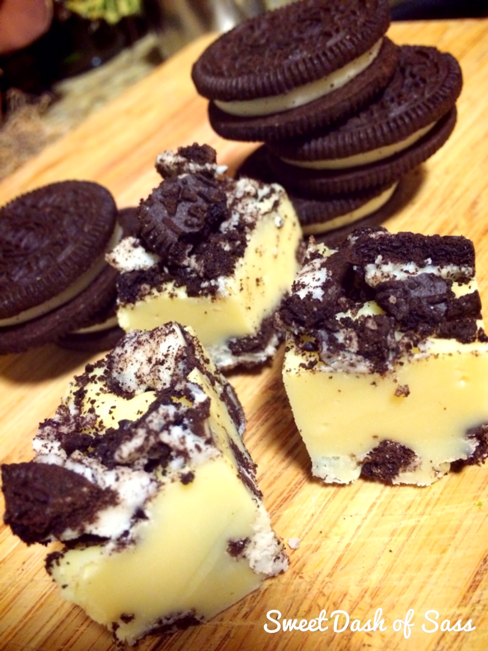 Cookies and Creme Fudge - 25 Days of Christmas - Cookie Style - www.SweetDashofSass.com