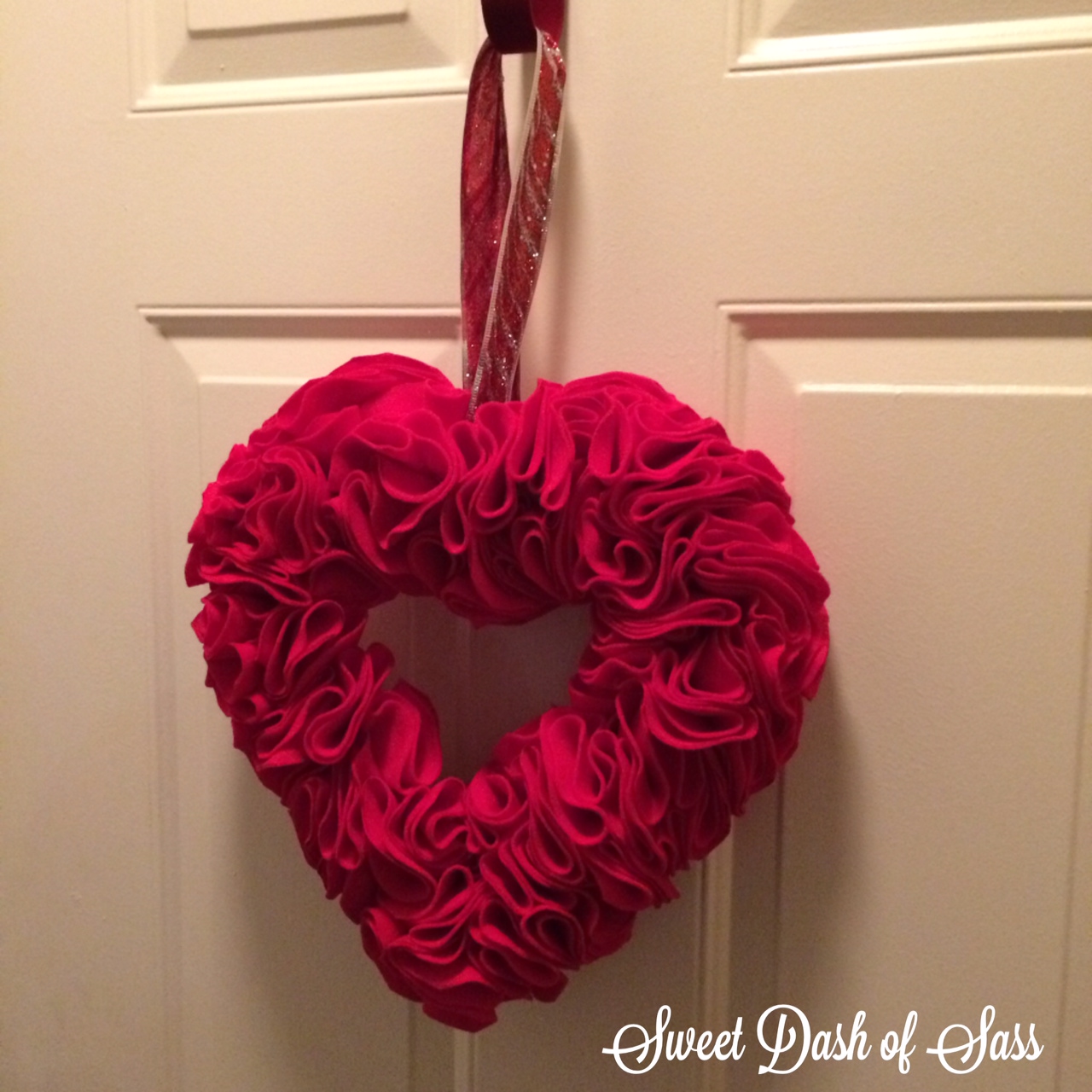 Pretty Valentine Wreath: Easy DIY with Ribbon - A Pop of Pretty